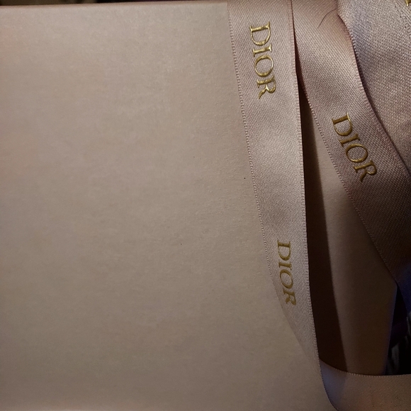 NEW Dior Floral Box & Matching Ribbon 🎀 - Picture 4 of 8